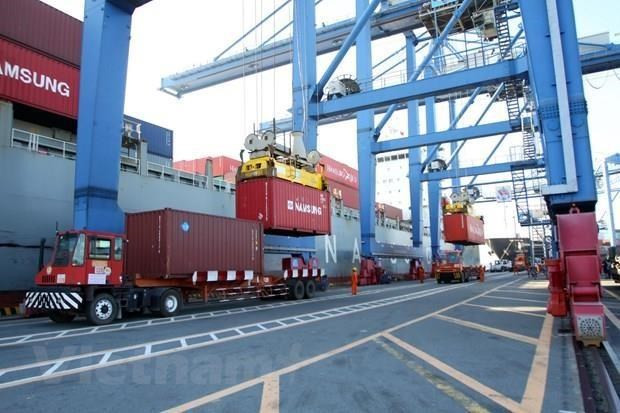 Vietnam books 1.8 billion USD trade surplus in 7 months